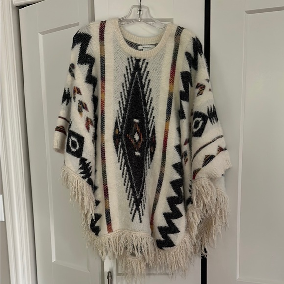 Bohemian Fringe Poncho with Geometric Pattern - Picture 1 of 4